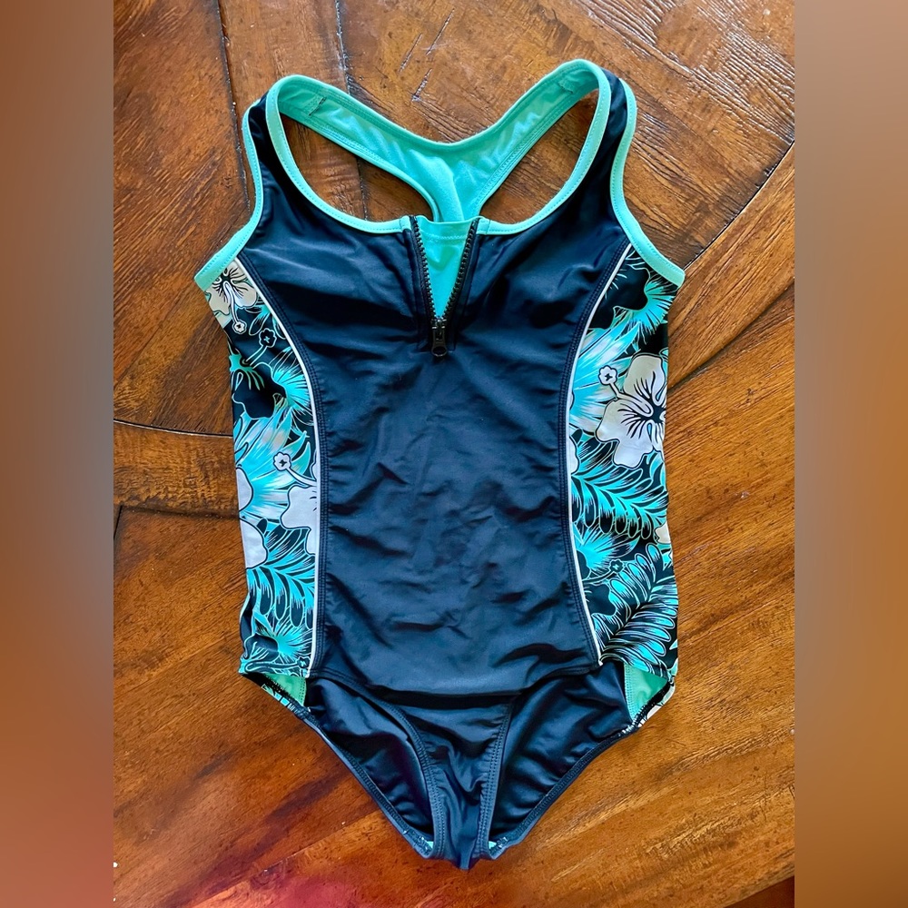 Gerry girls’ size 14 one piece swim excellent condition